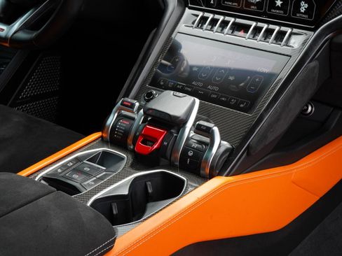 Used 2022 Lamborghini Urus image 74