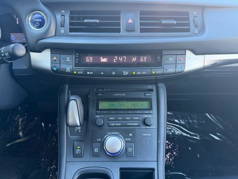 Used 2015 Lexus CT 200h Premium image 25