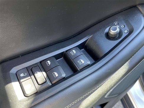 Used 2021 Jeep Grand Cherokee L Laredo image 16