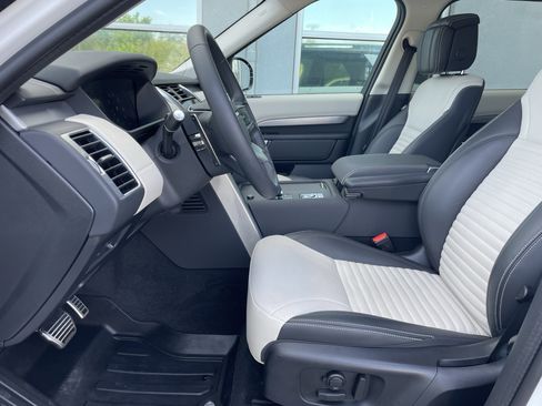 Certified 2025 Land Rover Discovery Dynamic SE AWD/4WD image 14