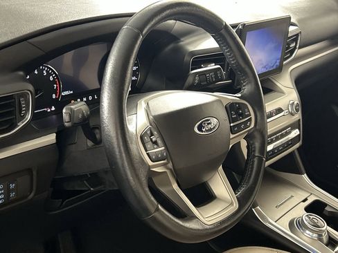 Used 2022 Ford Explorer XLT w/ Equipment Group 202A image 13