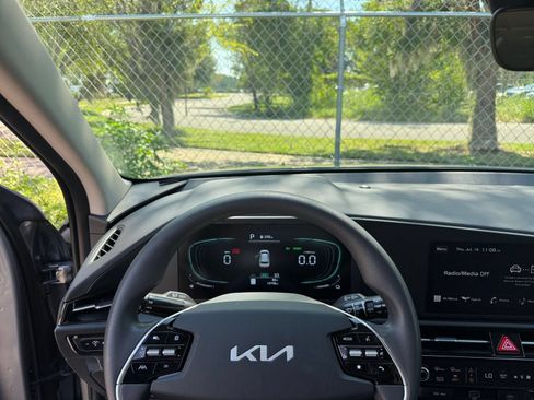 Used 2026 Kia Niro LX FWD image 32