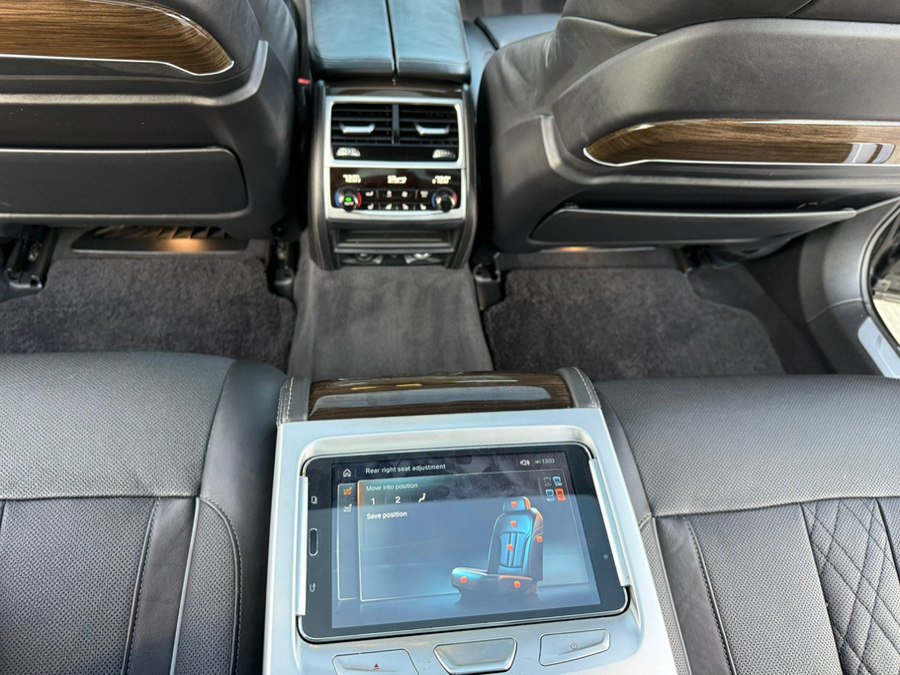 Used 2017 BMW 750i xDrive AWD/4WD image 28