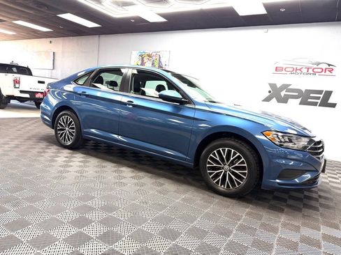 Used 2020 Volkswagen Jetta SE w/ SE Cold Weather Package FWD image 2