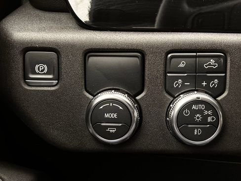 Used 2025 GMC Sierra 1500 SLT image 25