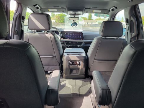 Certified 2025 Chevrolet Suburban High Country image 14