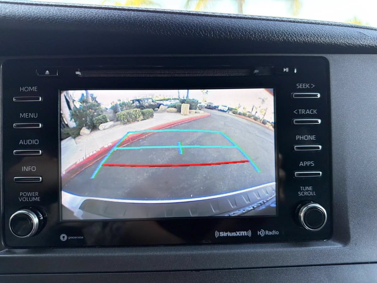 Used 2018 Toyota Sienna SE FWD image 23