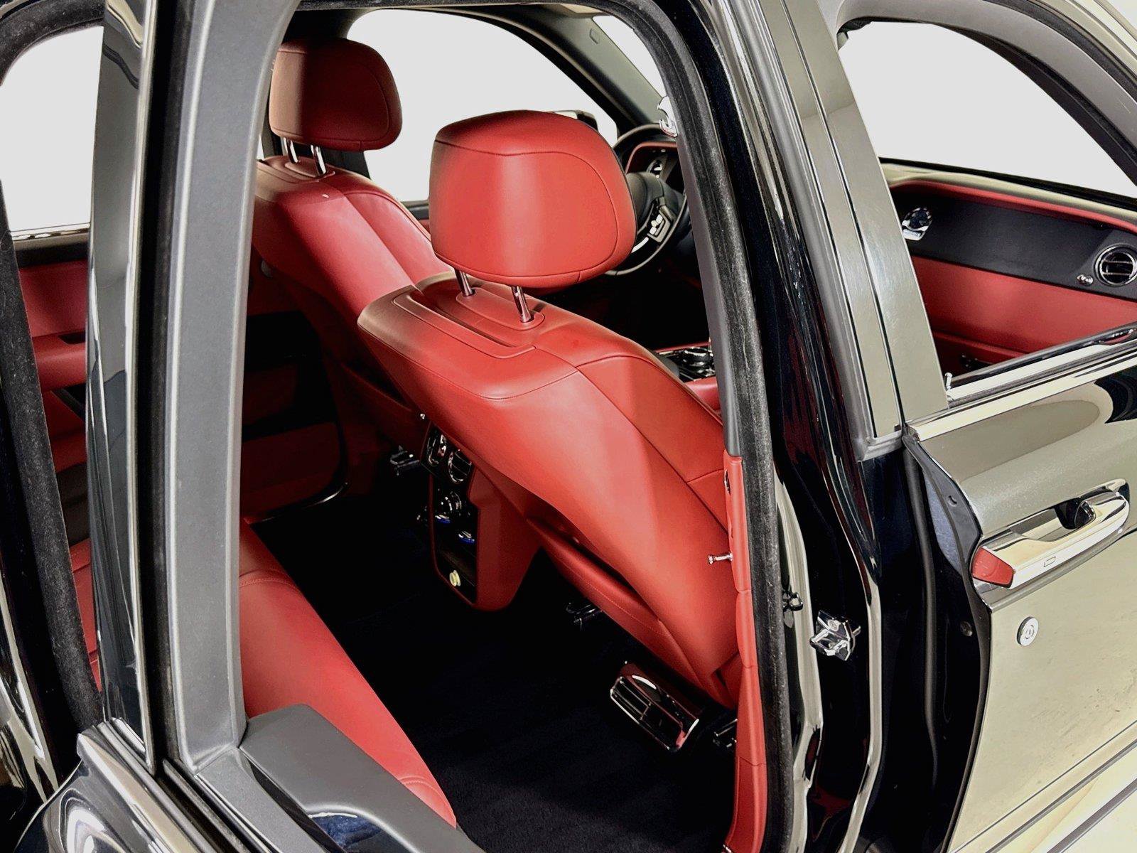 Used 2022 Rolls-Royce Cullinan AWD/4WD image 34