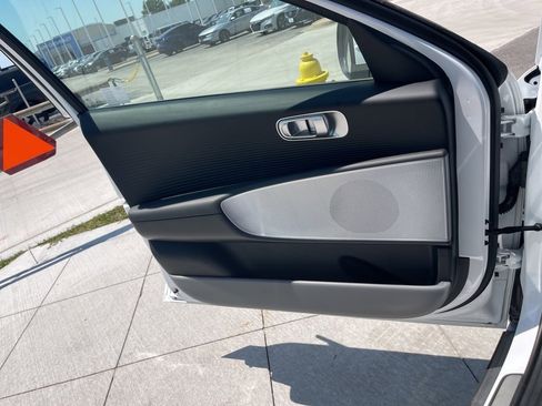 New 2025 Hyundai Ioniq 6 SE image 31