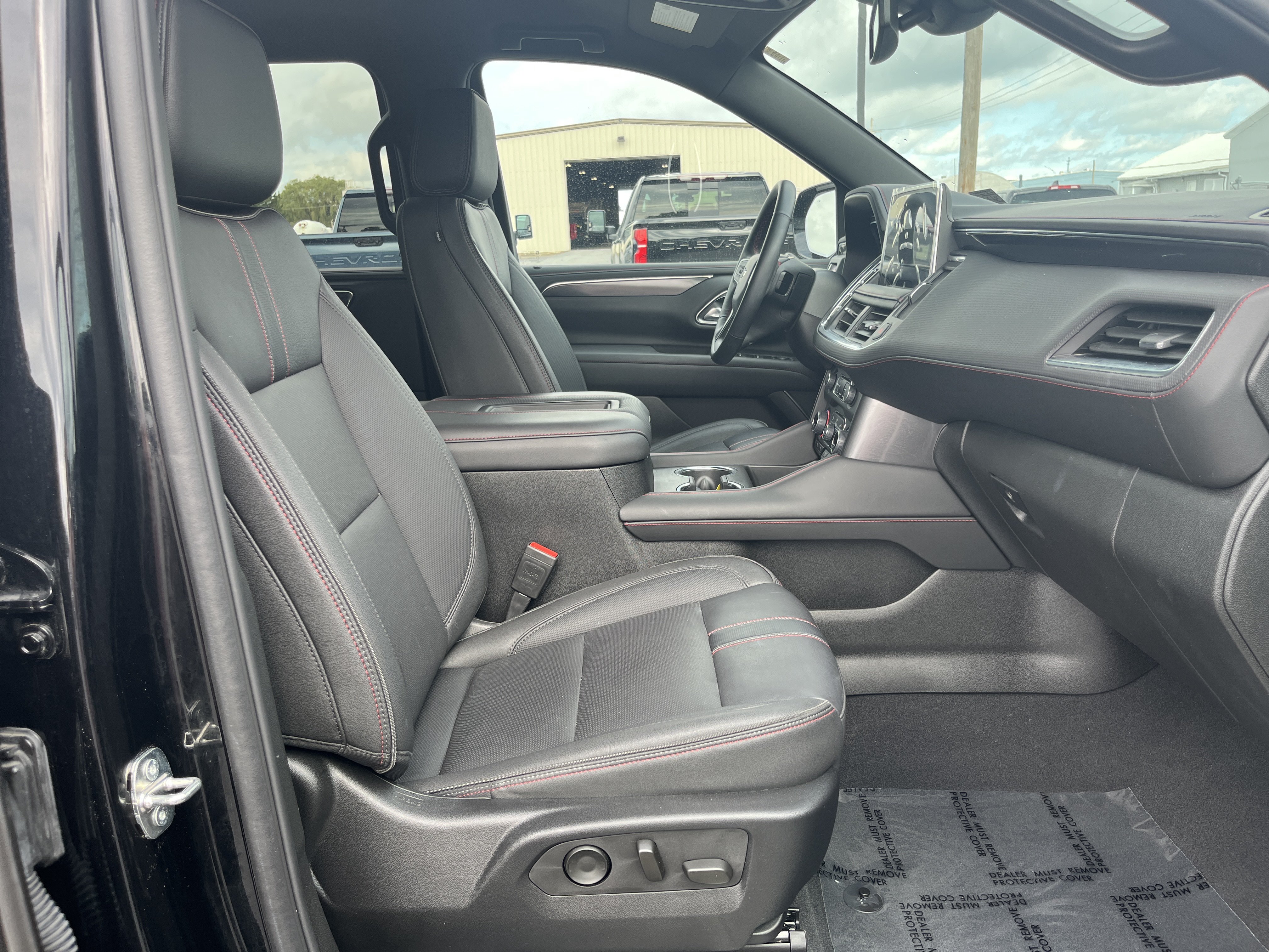 Used 2024 Chevrolet Suburban RST w/ Luxury Package AWD/4WD image 8