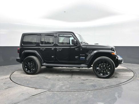 Used 2023 Jeep Wrangler Unlimited Sahara w/ Cold Weather Group AWD/4WD image 7