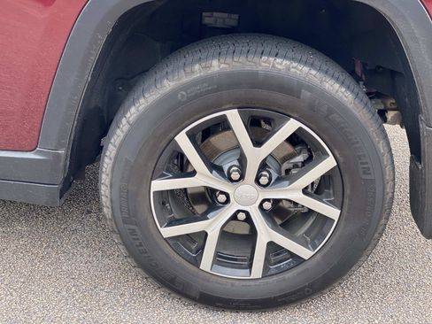 Used 2025 Jeep Grand Cherokee Limited w/ MOPAR Finishing Package RWD image 16