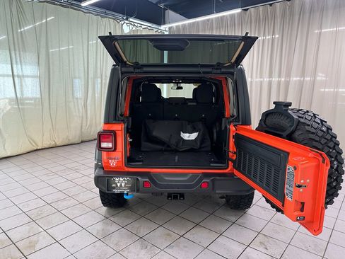 Used 2023 Jeep Wrangler Unlimited w/ Cold Weather Group image 8