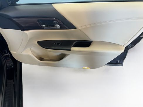 Used 2017 Honda Accord EX-L image 34