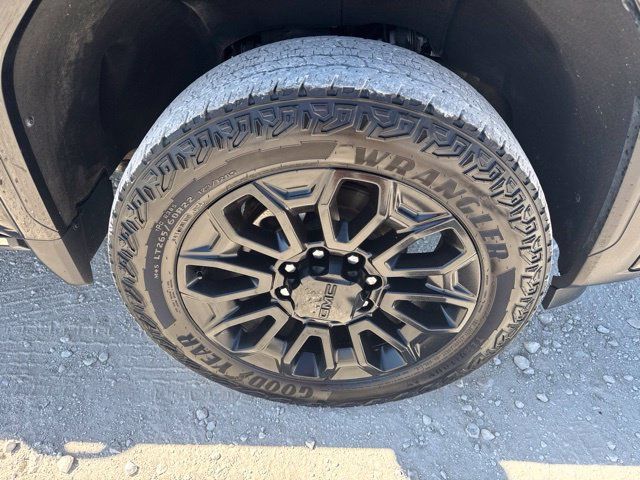 Used 2024 GMC Sierra 2500 Denali Ultimate w/ Snow Plow Prep/Camper Package AWD/4WD image 32