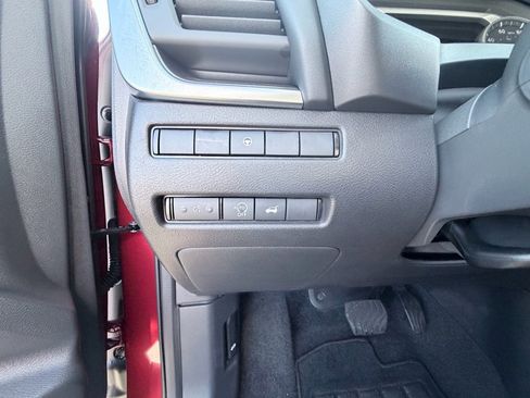 Used 2025 Nissan Rogue SV image 11