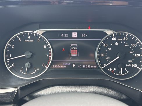 Used 2024 Nissan Pathfinder SL FWD image 27