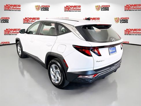 Certified 2024 Hyundai Tucson SE image 2
