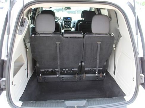 Used 2019 Dodge Grand Caravan SXT FWD image 11