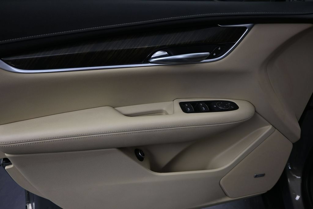 Used 2019 Cadillac XT5 AWD image 9