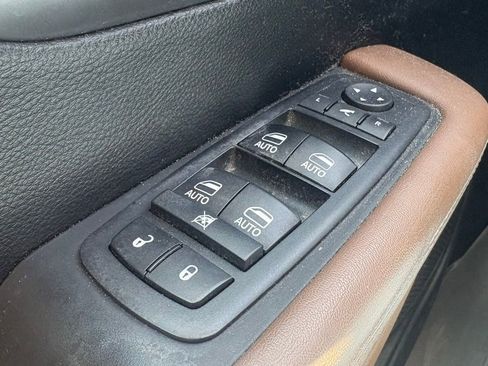 Used 2017 Chrysler Pacifica Limited FWD image 24