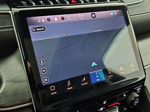 Used 2023 Jeep Grand Cherokee Limited image 30