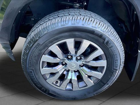 Used 2021 Toyota Tacoma Limited AWD/4WD image 11
