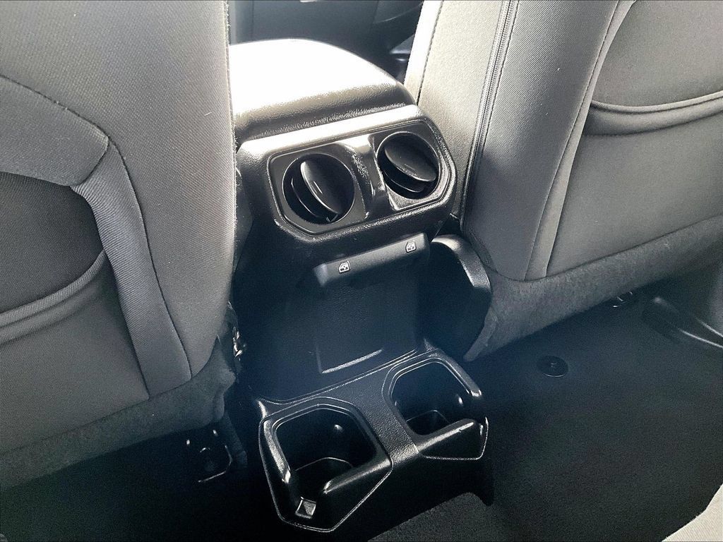 Used 2018 Jeep Wrangler Unlimited Sport S AWD/4WD image 32