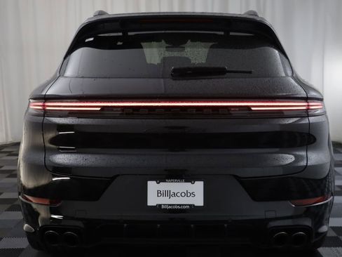 Used 2025 Porsche Cayenne GTS AWD/4WD image 17