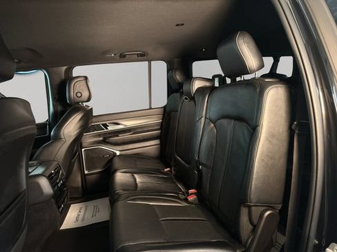 Used 2024 Jeep Wagoneer L Series III w/ Flexible Seating Group AWD/4WD image 16