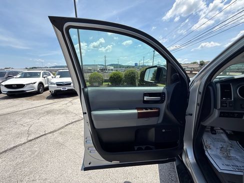Used 2014 Toyota Sequoia Platinum RWD image 9