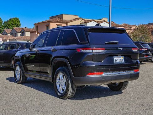 Used 2023 Jeep Grand Cherokee Laredo image 6