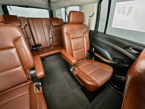 Used 2019 Chevrolet Suburban Premier w/ Premier Plus Edition AWD/4WD image 14