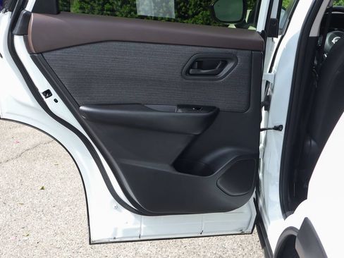 Used 2023 Nissan Rogue S FWD image 31