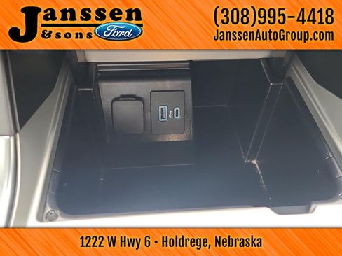 Used 2023 Ford Explorer XLT w/ Equipment Group 202A AWD/4WD image 32