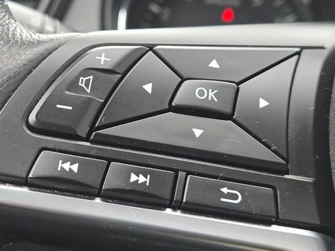 Used 2018 Nissan Rogue Sport SL w/ SL Premium Package image 24