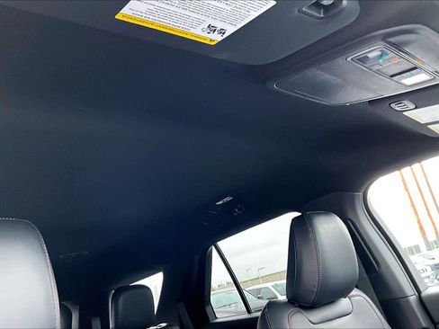 Used 2025 Ford Explorer ST-Line image 30