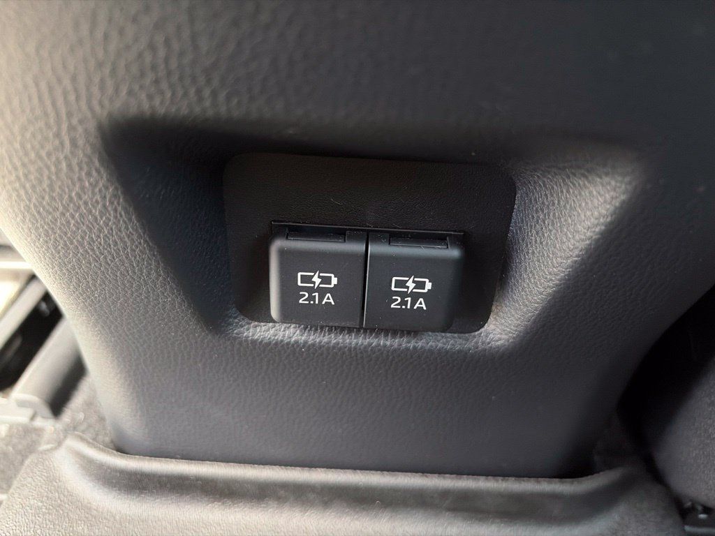 Used 2021 Toyota RAV4 Limited AWD/4WD image 18