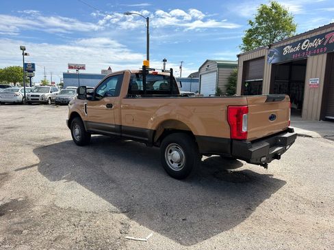 Used 2018 Ford F250 XL w/ Power Equipment Group RWD image 4