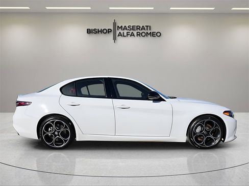 New 2025 Alfa Romeo Giulia Base image 8