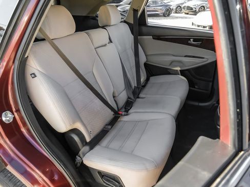 Used 2017 Kia Sorento LX w/ LX Convenience Package image 41