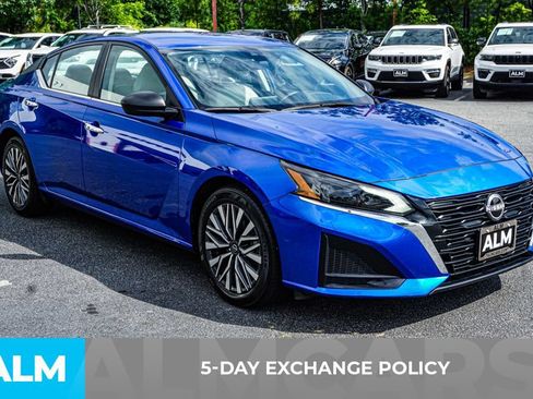 Used 2025 Nissan Altima 2.5 SV FWD image 4