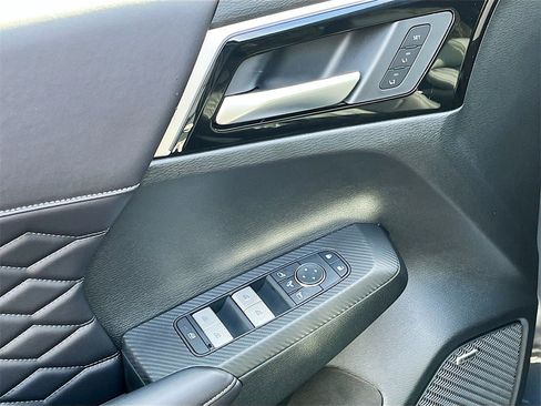 New 2026 Mitsubishi Outlander SEL image 17