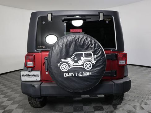 Used 2011 Jeep Wrangler Unlimited Rubicon AWD/4WD image 3