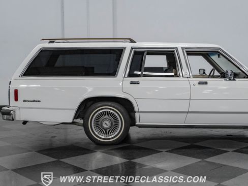 Used 1990 Ford LTD Crown Victoria image 29