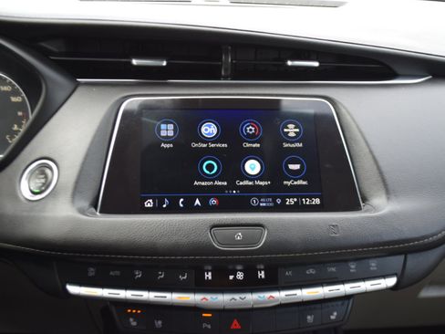 Used 2021 Cadillac XT4 Premium Luxury image 27