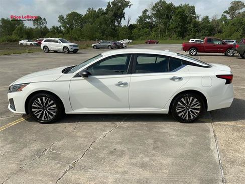 Used 2025 Nissan Altima 2.5 SV image 6