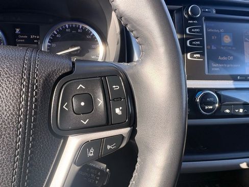 Used 2019 Toyota Highlander XLE image 25