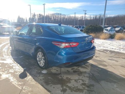 Used 2019 Toyota Camry LE image 5