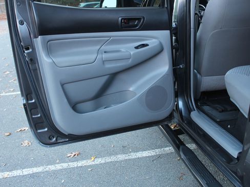 Used 2014 Toyota Tacoma 4x4 Double Cab image 14